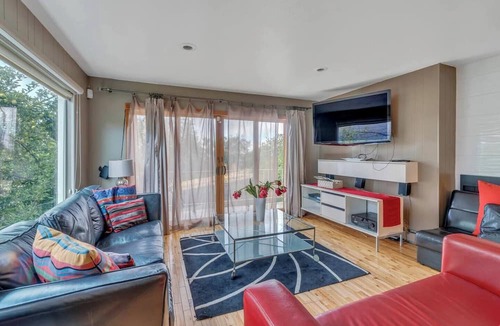 Capitol Hill Apartment | This duplex is a 8 bedroom(s), 4 bathrooms, located in Salt Lake City, UT.
