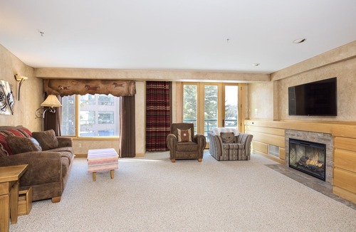 Big Sky Condo | Bear Cave- Big Sky Shoshone Ski in/Out condo-Gondola adjacent!