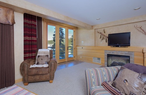 Big Sky Condo | Bear Cave- Big Sky Shoshone Ski in/Out condo-Gondola adjacent!