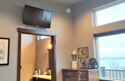 Ferndale House | Cozy Home with views of the San Juan's, Mt Baker, Salish Sea & Lummi Island