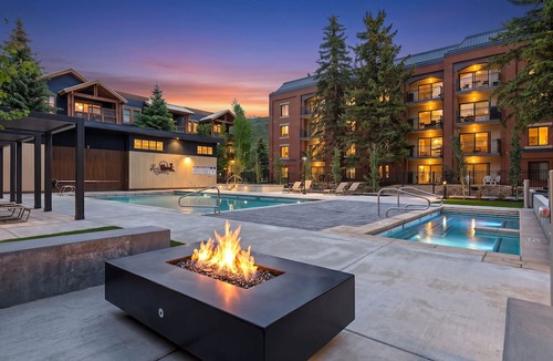 Downtown Park City Condo | Stunning! Main St/Steps to Town Lift/Hot Tubs Pool/Free Parking/Courtyard View