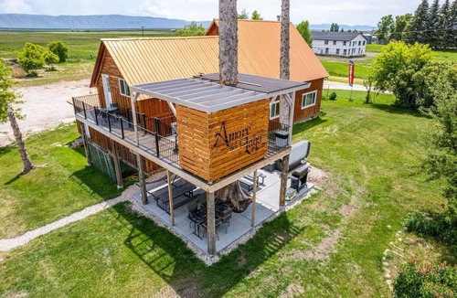 Bloomington House | Huge Home near Bear Lake with Hot Tub - Sleeps 24