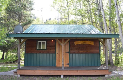 Essex Cabin | Last minute Plan to Glacier Guest Cabin Sauna