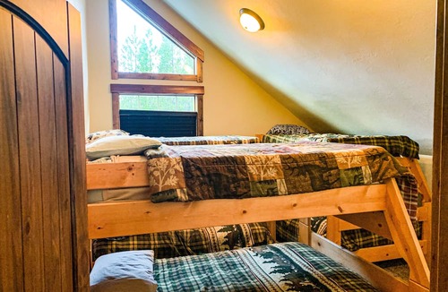 Island Park Cabin | Luxury Cabin,Golf Course,Yellowstone, Stunning Mountain Views,Tubing, Rafting,