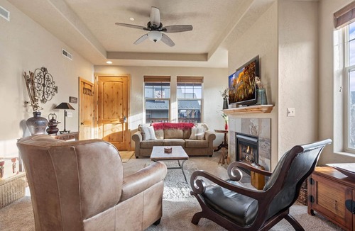 Kimball Junction Condo | Moose Mgmt at Foxpoint 1678C Front Balcony w BBQ-Walk to Shops-King bed-TopFloor