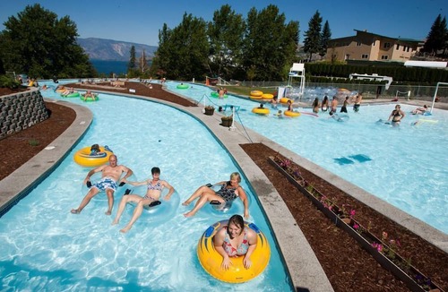 Chelan Condo | Steps to Lakefront Park. Close to Town, Waterslides, Wineries, and Golf Courses.