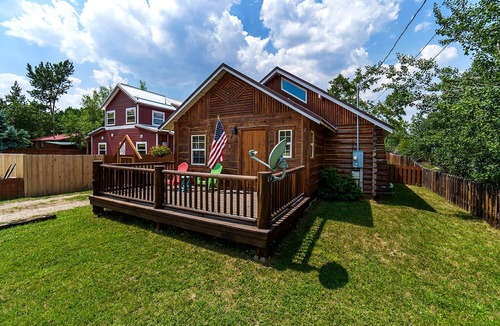 Red Lodge Cabin | Small log home in the heart of Little Italy