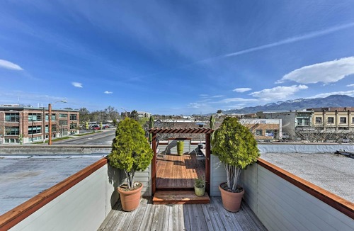 Logan Apartment | Walkable Downtown Logan Apartment w/Rooftop Deck