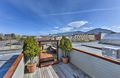 Logan Apartment | Walkable Downtown Logan Apartment w/Rooftop Deck