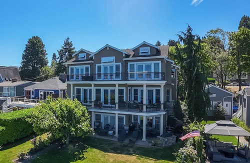 Bryn Mawr-Skyway House | Last minute SPECIAL’s @ Bella Vita moorage, chef's kitchen, optional add 2 bdr !