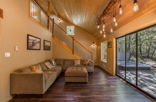 Glacier House | Unplug at this Mt. Baker Cabin in the Hot Tub, enjoy massage chair & rain shower