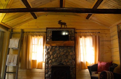 Grand Lake Cabin | Renovated 1940's Cabin Located in a Peaceful Grand Lake Village Location