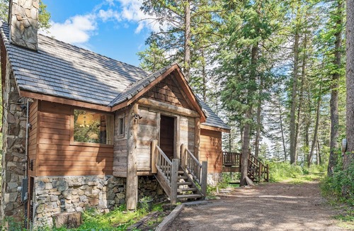 Sundance Cabin | OVER THE RIVER AND THROUGH THE WOODS