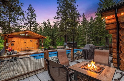 Leavenworth House | Cornerstone- Family Friendly - Game Room - Outdoor Pool - Hot Tub-Expansive Lawn