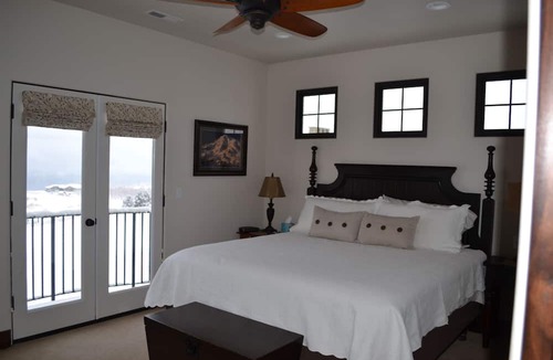 Manson House | Lake Chelan Serene Villa
