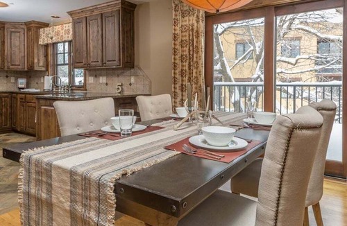 Bozeman Condo | Downtown Bozeman home w/gorgeous mountain views, close to MSU - Main Street Retreat