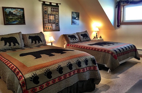 Emigrant Villa | 30 Miles from Yellowstone Park! View is Breathtaking!