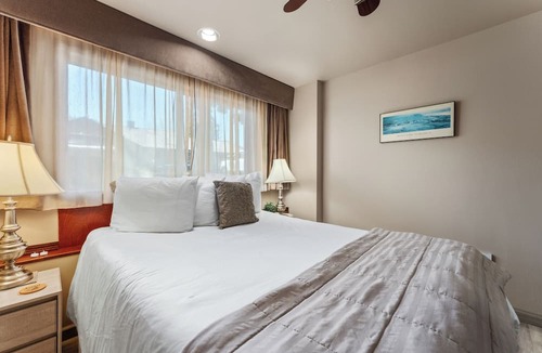 Chelan Condo | GrandView 106 - Luxury Waterfront Condo
