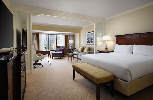 Downtown Salt Lake City Hotel | Elegant Room w/Heated Pool & Luxurious Décor for Ultimate Relaxation