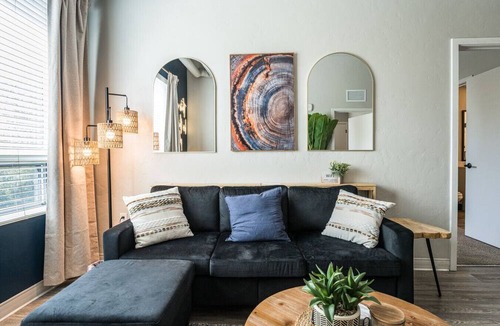 Boise Apartment | Greenbelt 2BR for 6 | Pool · King Beds · Downtown