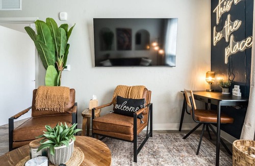 Boise Apartment | Greenbelt 2BR for 6 | Pool · King Beds · Downtown