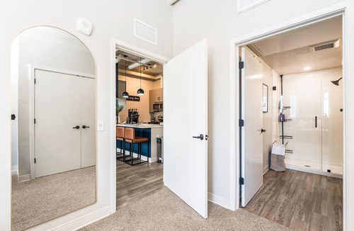 Boise Apartment | Greenbelt 2BR for 6 | Pool · King Beds · Downtown