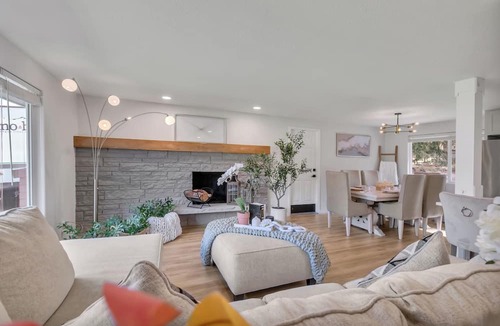 Waller House | The Ultimate PNW Escape! Hot Tub Movie Lounge Office