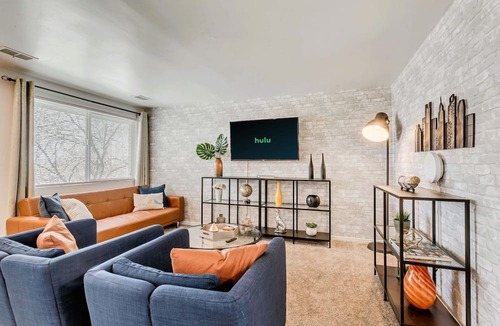 Downtown Salt Lake City Apartment | Convenient 2BR Downtown SLC w/Wi-Fi Near Temple Square & Capitol – Sleeps 5