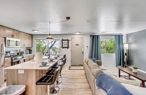 Downtown Salt Lake City Apartment | Charming 2BR/1BA Downtown SLC w/Wi-Fi Near Capitol & Convention Center Sleeps 5
