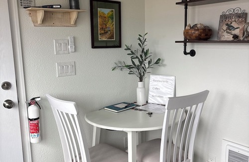 White Bird Cottage | Salmon River Cottage Lookout is a cozy escape with fabulous views of the river.