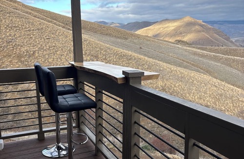 White Bird Cottage | Salmon River Cottage Lookout is a cozy escape with fabulous views of the river.