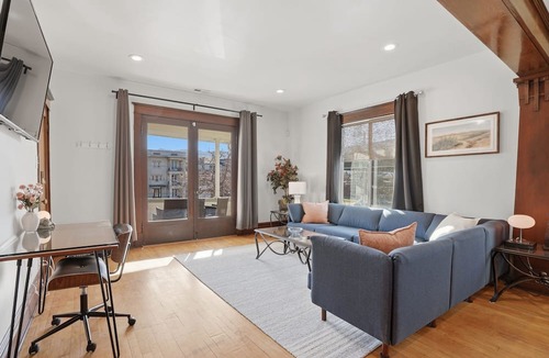 Central City Apartment | Top Floor 2-Bedroom Apartment Near Everything In Salt Lake City