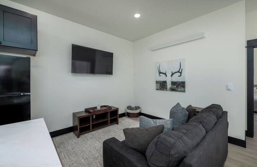 Four Corners Condo | New! Modern 2BR/2BA at Summit Flats | Easy Access to Town & Outdoors!