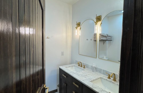 Lava Hot Springs Cabin | The Lava White House - Sleeps 50+