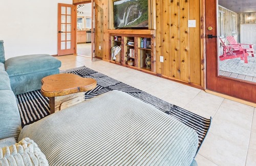 White Bird House | The River House a Spacious Retreat in serene White Bird