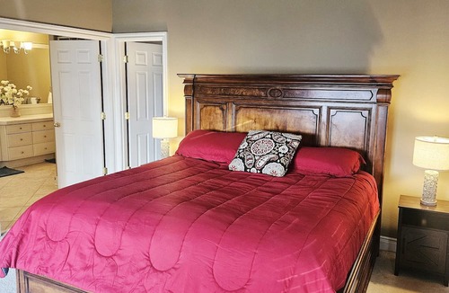 Inglewood House | Delightful 4-bedroom 2.5 bath house in welcoming lake facing Sammamish area