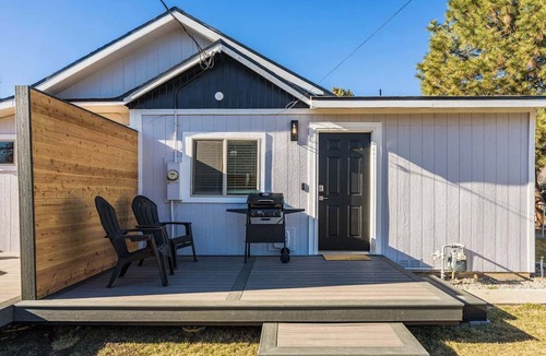 Nampa Apartment | #StayinMyDistrict King Studio Walk to DT Nampa