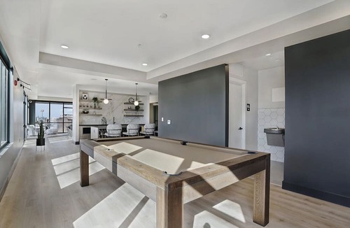 People's Freeway Apartment | Landing | Spectacular 1BD, Pool, Clubhouse