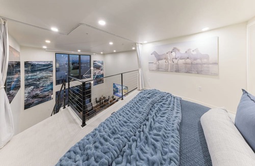Rio Grande Apartment | Luxury Downtown Penthouse - 2 Bd City Views + Balcony close to everything!