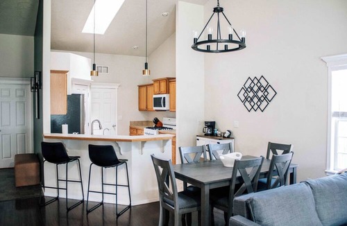 West Valley Condo | #StayinMyDistrict Sunflower Lane Townhouse