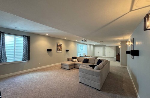 West Jordan House | Executive 4-bedroom house in West Jordan with hot tub - Mountains & ski resorts
