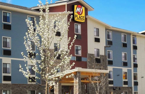 Meridian Hotel | Pet-Friendly Room w/Full Kitchen, Access Meridian's Attractions