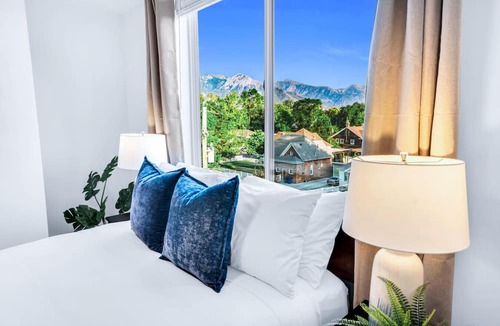 Sugar House Apartment | Sugarhouse! Mountain View 3BR, 2BA Gym, Parking