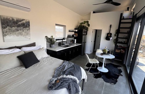 Livingston Cabin | Modern Cabin 1 with AC in charming Paradise Valley with stunning views