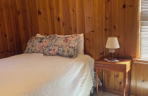 Troy House | Lovely 2-bedroom house in Troy with air conditioning