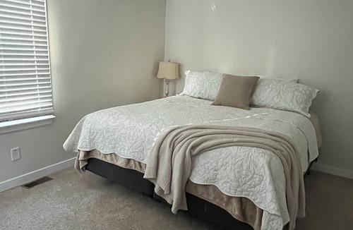 Grand View House | 3-bedroom house in Grand View with AC