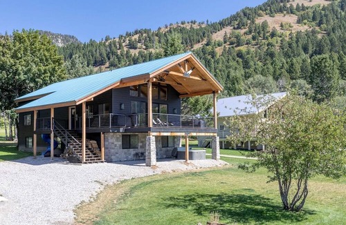 Star Valley Ranch House | Spacious Mountain-View Retreat with Deck Slide & Jacuzzi near Outdoor Trails in Lincoln, Wyoming