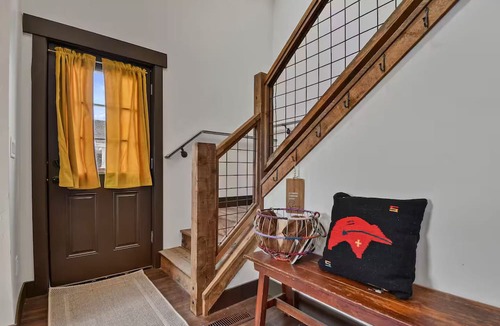 Kamas House | 3BD/2BA, Hot Tub, Pickleball Court, Arcade, Wifi, Laundry, 10 min. to Park City