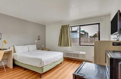 Ogden Apartment | 1 Full Bed | Mobil Acc Tub Nsmk Micfridge