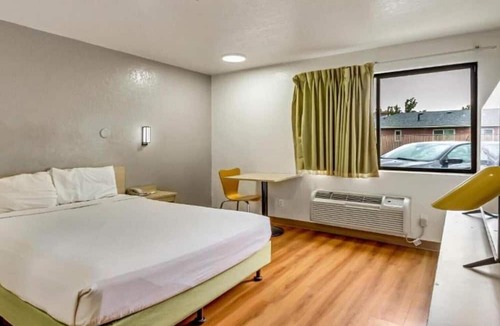 Ogden Apartment | 1 Full Bed | Mobil Acc Tub Nsmk Micfridge